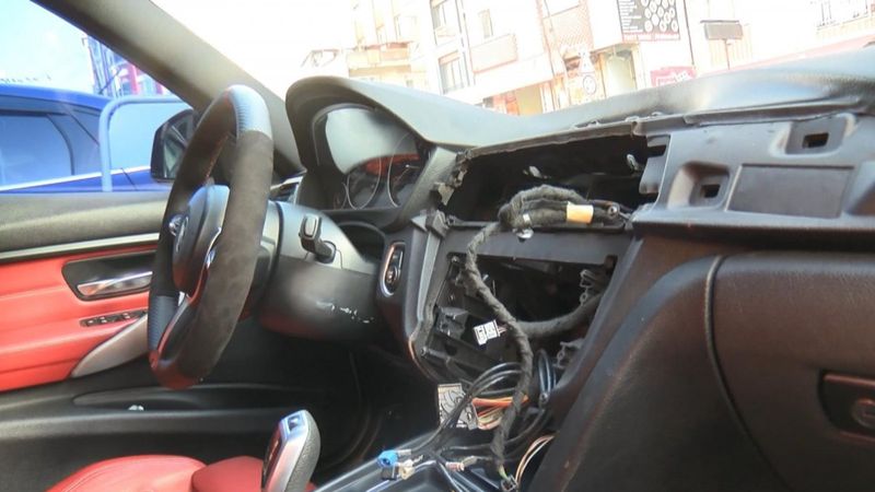 Eyüpsultan’da, otomobilden 1 dakikada 50 bin liralık hırsızlık yapıp kaçtılar