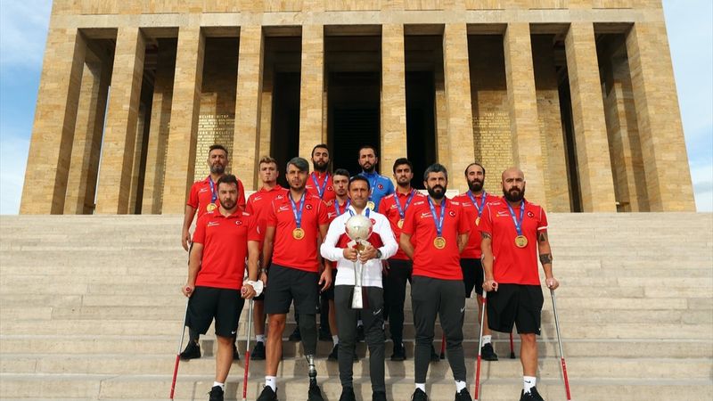 Ampute Futbol Milli Takımı, Anıtkabir'i ziyaret etti