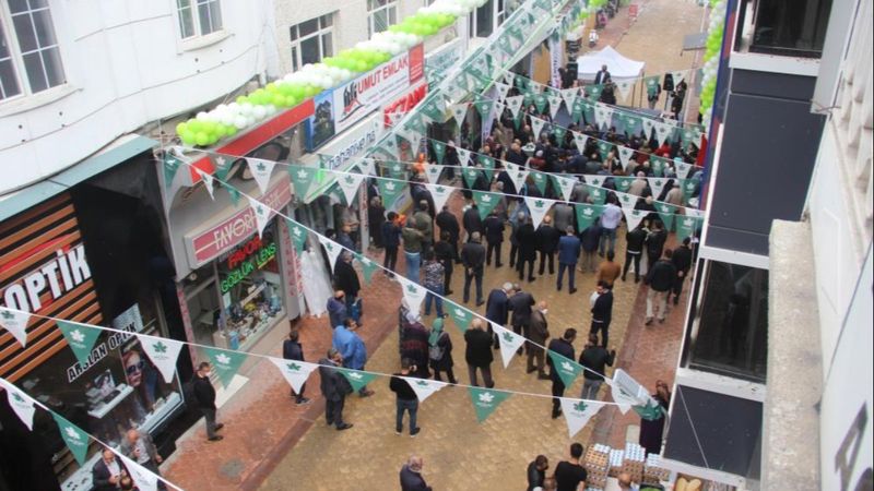 Ahmet Davutoğlu, Sivas'ta boş meydana konuştu