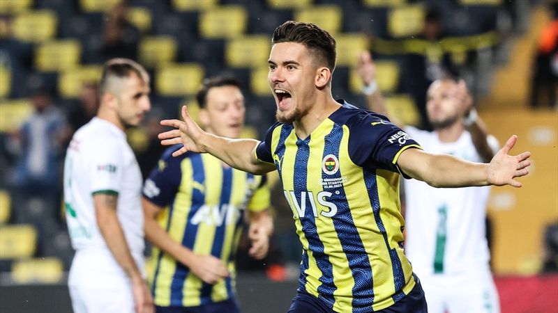 Fenerbahçe, Giresunspor'u 2 golle geçti