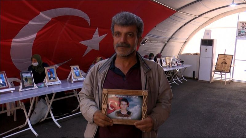 Evlat nöbetindeki baba: Barış çadırın altındadır