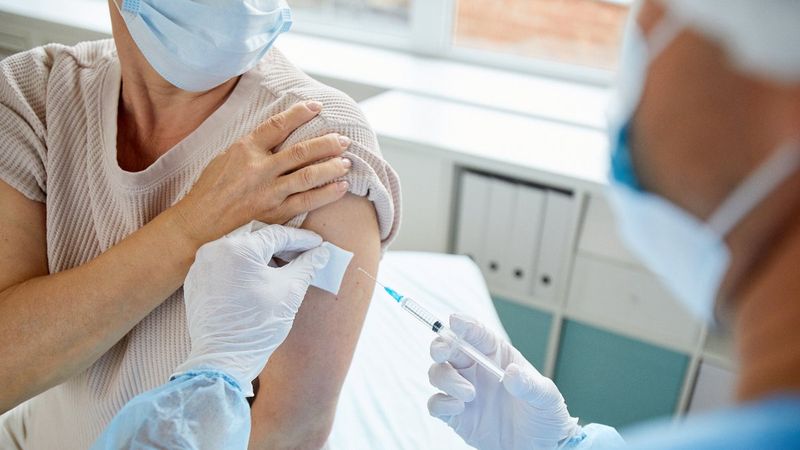 Koronavirüs ile grip aşısı 14 gün arayla yapılabilir