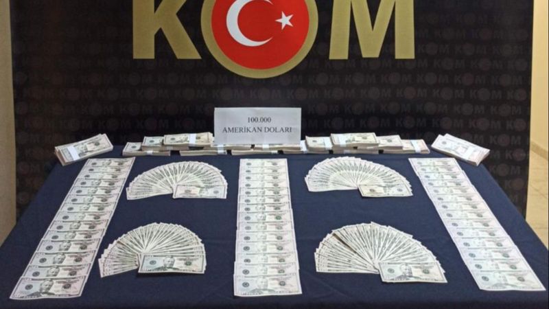 Sakarya'da 100 bin sahte doları piyasaya sürmek isterken yakalandılar