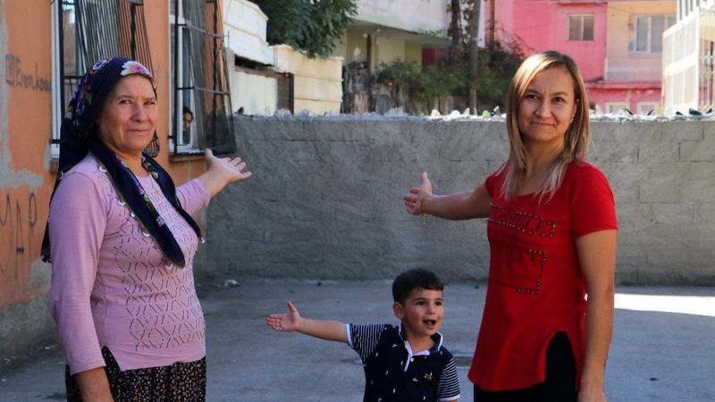 Adana’da arazi benim dedi, yol ortasına duvar ördü