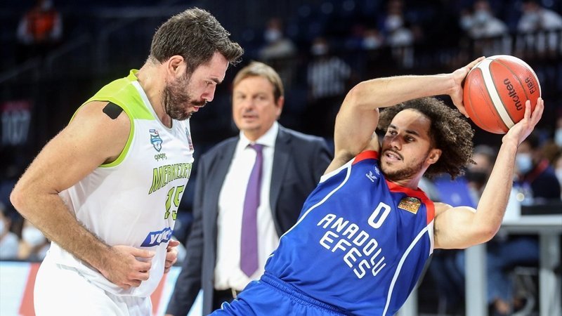 Anadolu Efes tek sayıyla maçı aldı