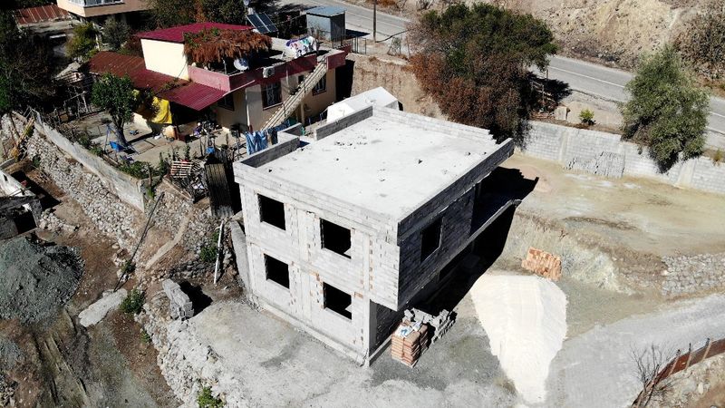 Osmaniye'de afetzedeler yeni evlerine kavuşmayı iple çekiyor