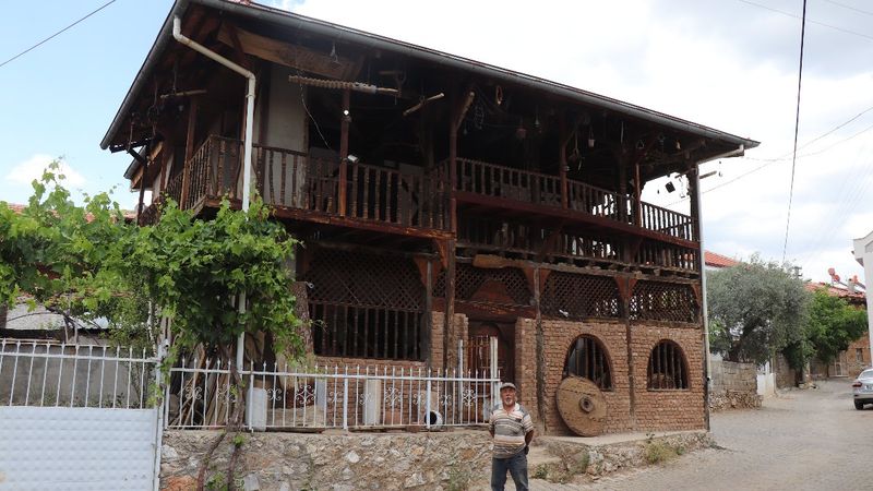Denizli'de baba ocağına dönen gurbetçi, köyüne müze kurdu