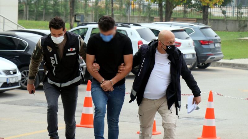 Bolu'da polisten kaçan araçtan 215 bin 625 uyuşturucu hap çıktı