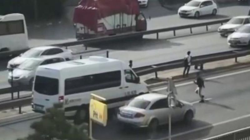 Pendik'te gençler kazaya davetiye çıkardı