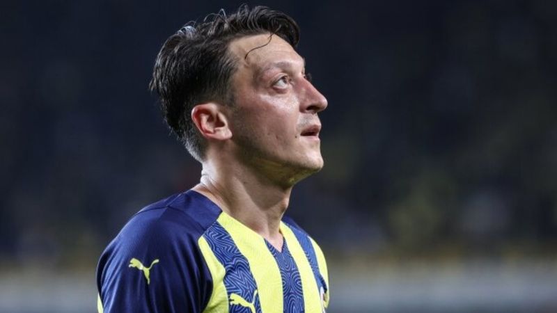 Mesut Özil, Olympiakos maçında yok