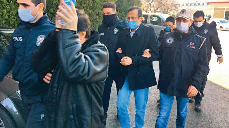 Rütbesini Fetullah Gülen'in taktığı FETÖ'cü eski komutan, hakim karşısına çıktı