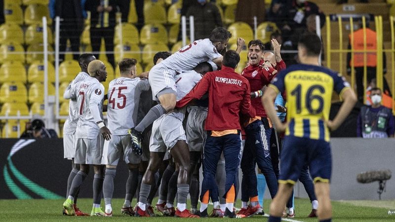 Fenerbahçe Olympiakos'a 3 golle mağlup oldu