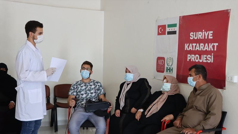 İdlib'de açılan Göz Sağlığı Merkezi'nde tedaviler sürüyor