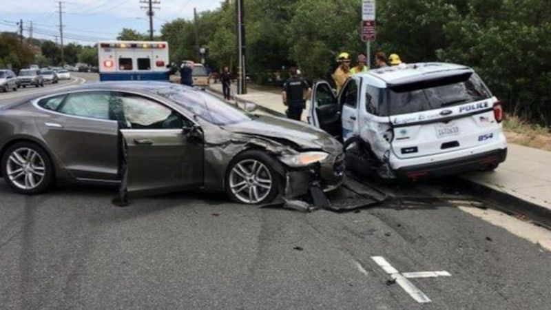 ABD'li polisler, Tesla'ya toplu dava açtı