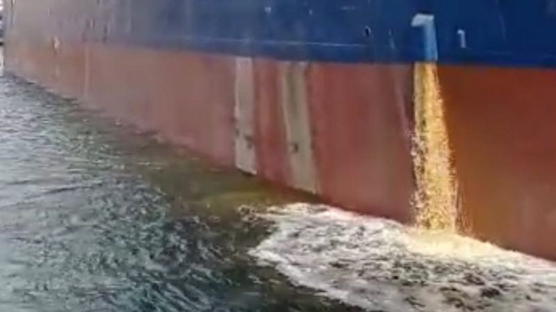 İzmit Körfezi’ni kirleten gemi cezasız kalmadı