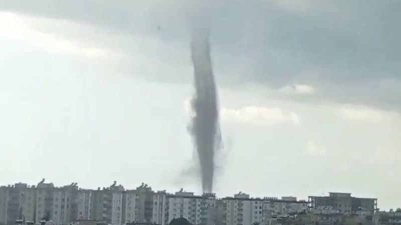 Hatay’da, deniz üstünde hortum oluştu