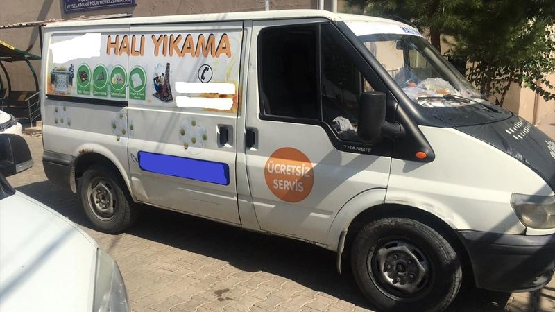 Siirt’te halı yıkama firması minibüsünden, 33 kaçak Afgan göçmen çıktı