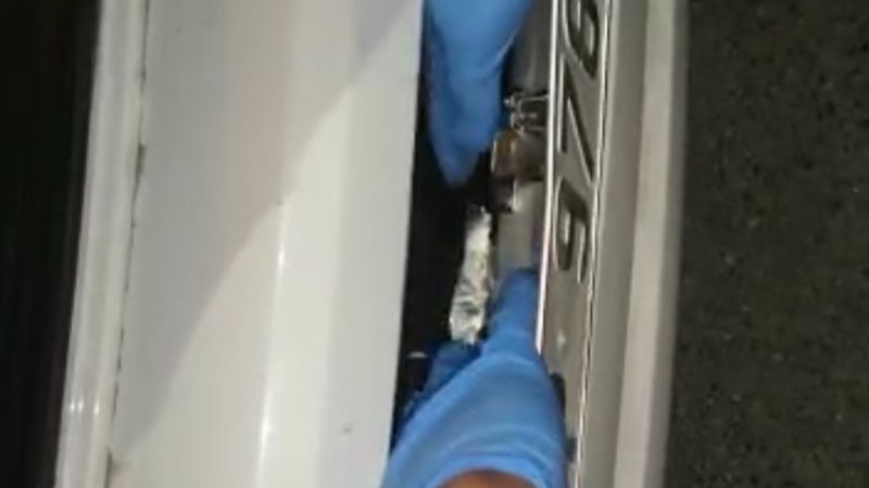 İstanbul'da aracın mıknatıslı plakalığından kokain çıktı