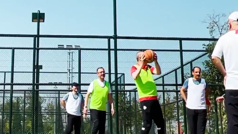 Cumhurbaşkanı Erdoğan, basketbol oynadığı görüntüleri paylaştı