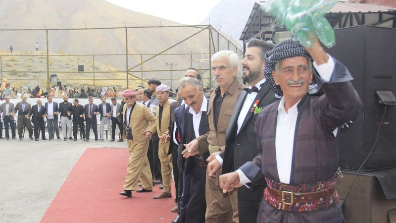 Hakkari’de şehit oğluna görkemli düğün