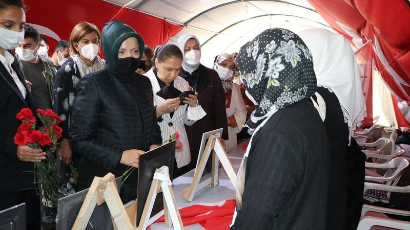 Mustafa Şentop'un eşi Sabriye Şentop'tan Diyarbakır annelerine ziyaret