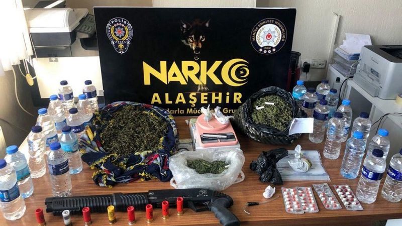Manisa'daki uyuşturucu operasyonunda 12 şahıs yakalandı