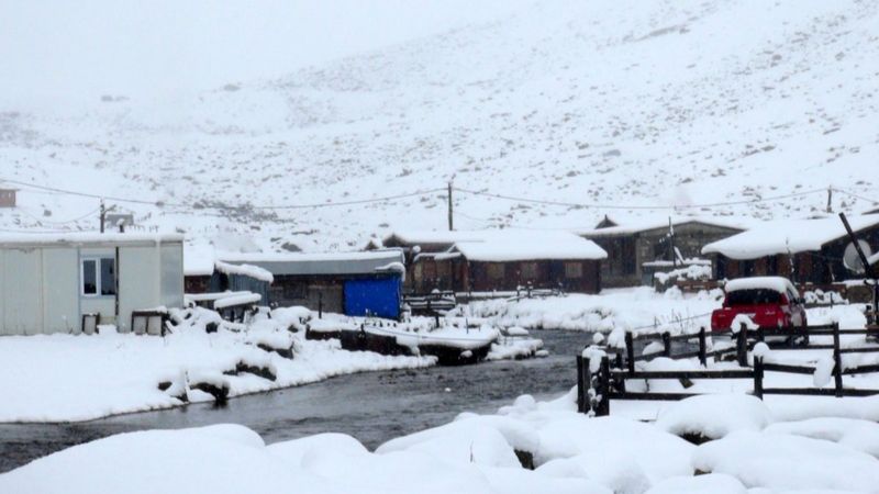 Rize'de kar kalınlığı 25 santimetreyi buldu