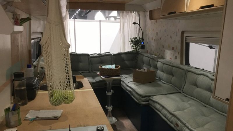 İstanbul'daki iki kız kardeş, yaptıkları karavanla Türkiye'yi keşfediyor