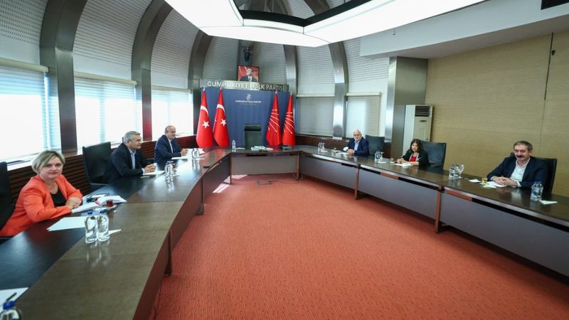 HDP heyeti, Demokrasi Tutum Belgesi’ni CHP'ye sundu