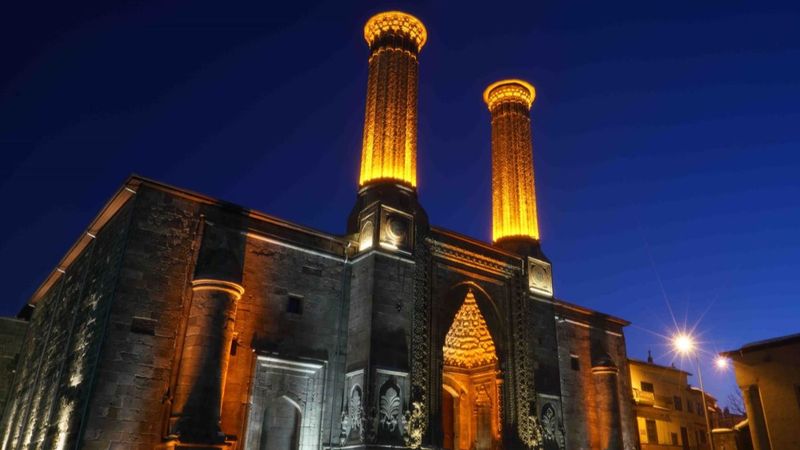 Çifte Minareli Medrese nerede? Çifte Minareli Medrese tarihi ve özellikleri