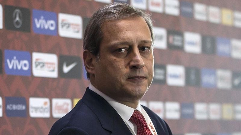 Burak Elmas'tan kulüp personeline zam