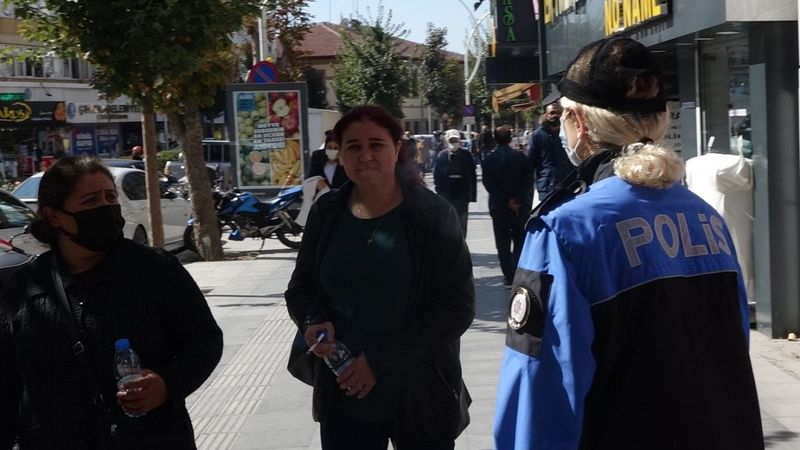 Çorum'da maskesizler, polisi görünce yolunu değiştirdi
