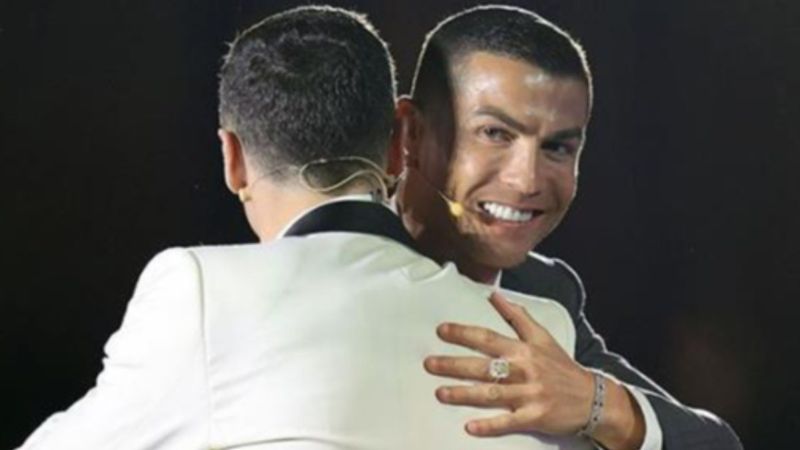 Cristiano Ronaldo ayın futbolcusu seçildi
