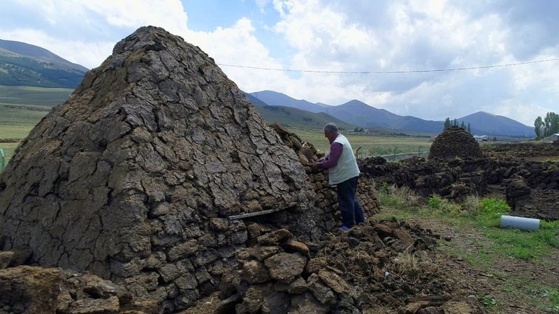 Bayburtlular tezekten vazgeçemiyor