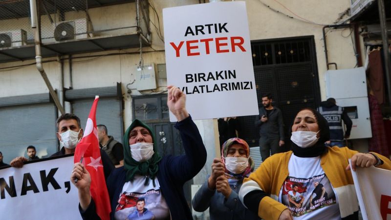 Diyarbakır'daki annelerden, Hakkari'deki evlat nöbeti eylemlerine destek
