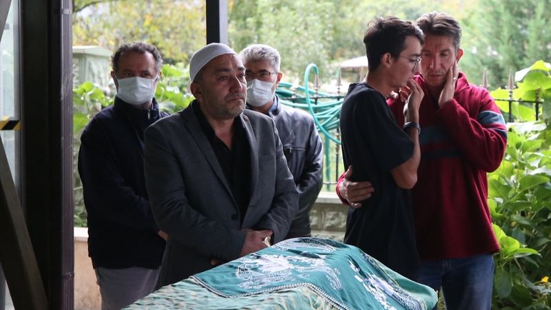 Mete Gazoz'un anneannesinin cenazesi toprağa verildi