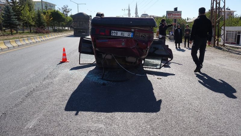 Van’da 2 otomobil çarpıştı: 8 yaralı