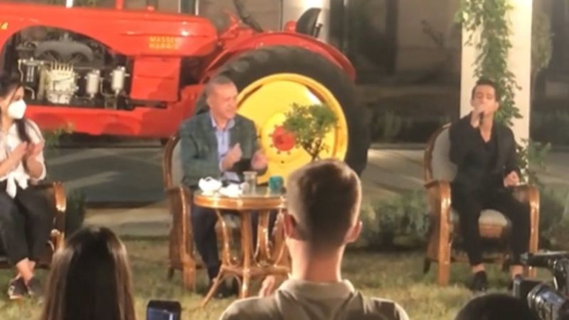 Cumhurbaşkanı Erdoğan, Adana'da gençlerle buluştu