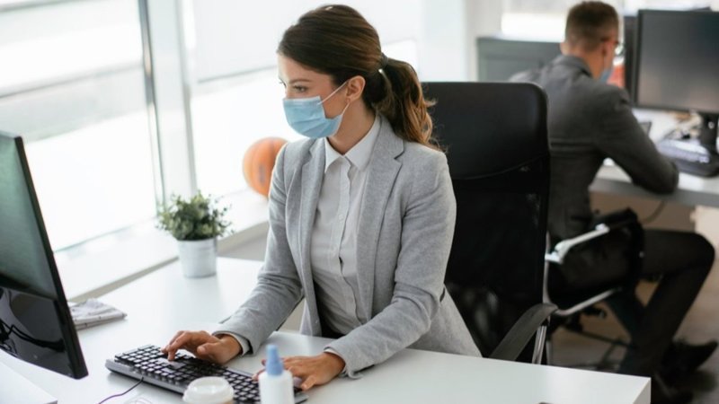 Koronavirüse yakalanan işçi kaç gün izinli, raporlu sayılır?