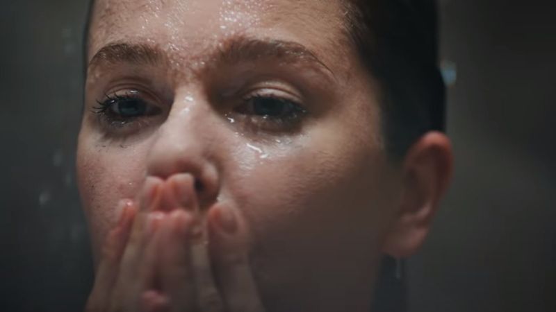 Camdaki Kız 15. bölüm fragmanı: Nalan, Hayri'nin kollarında!