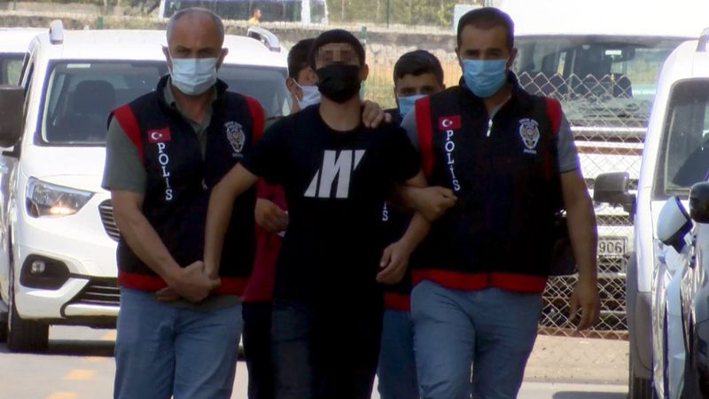 Adana'da 16 yaşındaki yeğenini cinayete azmettirdiği belirtilen amca yakalandı