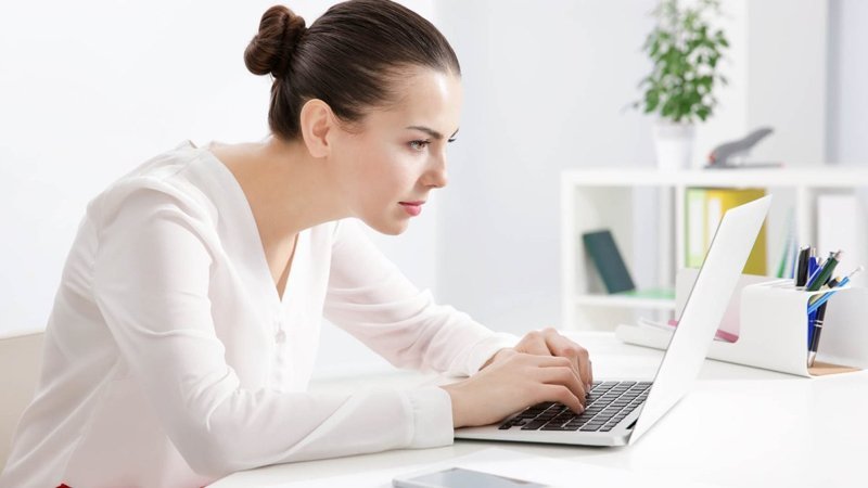 Teknoloji ve hareketsizlik kamburluk riskini artırıyor