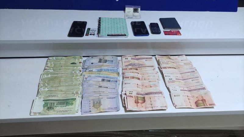 Van’da göçmen kaçakçılarının evinden 55 bin 900 lira çıktı