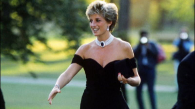 Lady Diana'nın 'intikam elbisesi' Eda Ece'nin üzerinde! Her elbisenin bir hikayesi vardır...