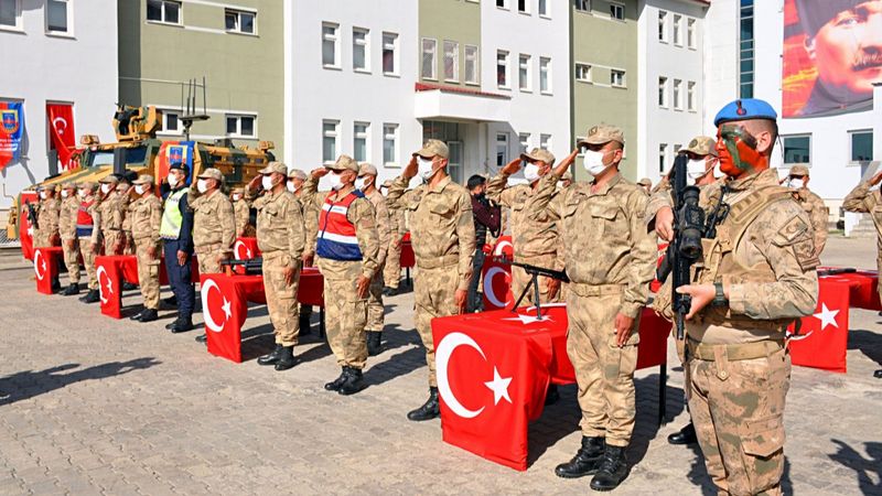 Muş'ta 50 güvenlik korucusu törenle göreve başladı