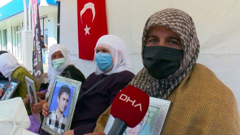 Muş'ta kızı için nöbet tutan anne: Demirtaş'ın cezaevinden çıkmasını istemiyorum