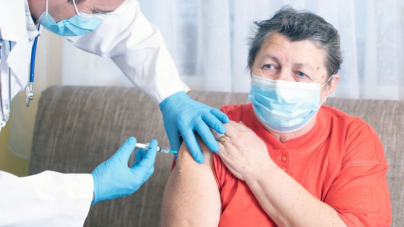 Kovid-19 aşısı kalp sağlığı için virüse göre daha güvenilir