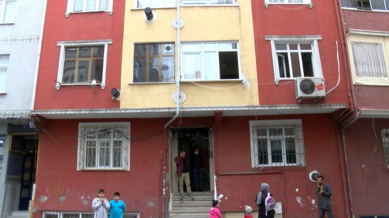 Esenler'de çocuklarını camdan atarak kurtaran annenin durumu iyi