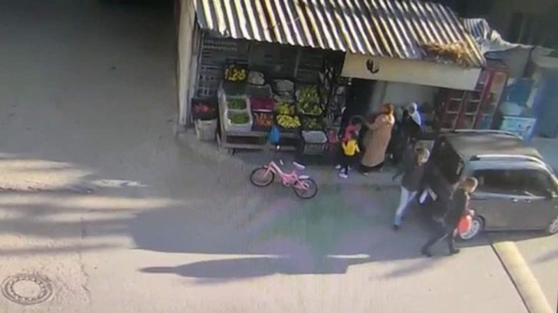 Siirt'te sahte polisler, market ve raflardan kaçak sigara aldı