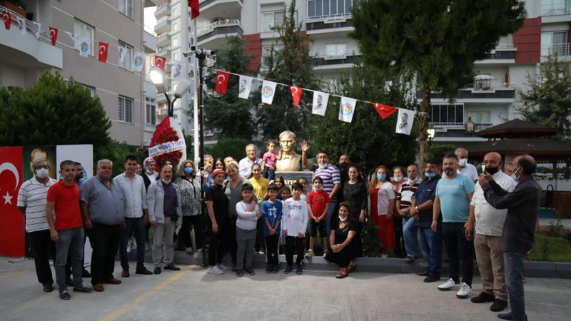 CHP'li Mezitli Belediyesi'nden heykel açılışı